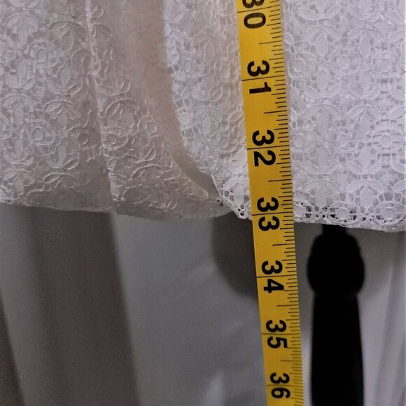 David's Bridal Galina Short and Strapless Bubble Hem White Formal Dress Size 10 - Picture 7 of 11